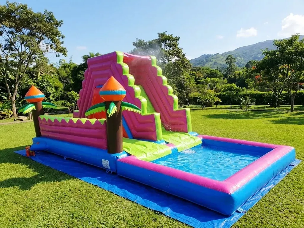 Megatobogán acuático tropical con doble carril y piscina