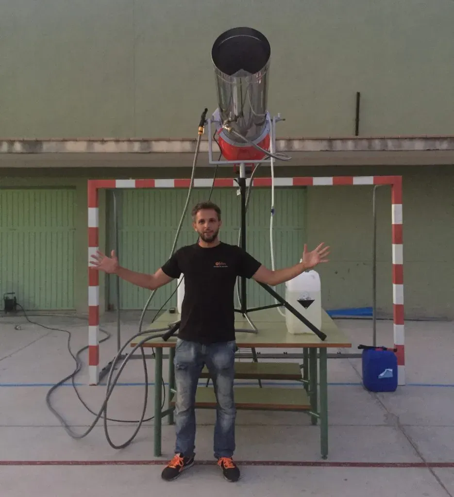 Detalle de la máquina de espuma preparada para la fiesta